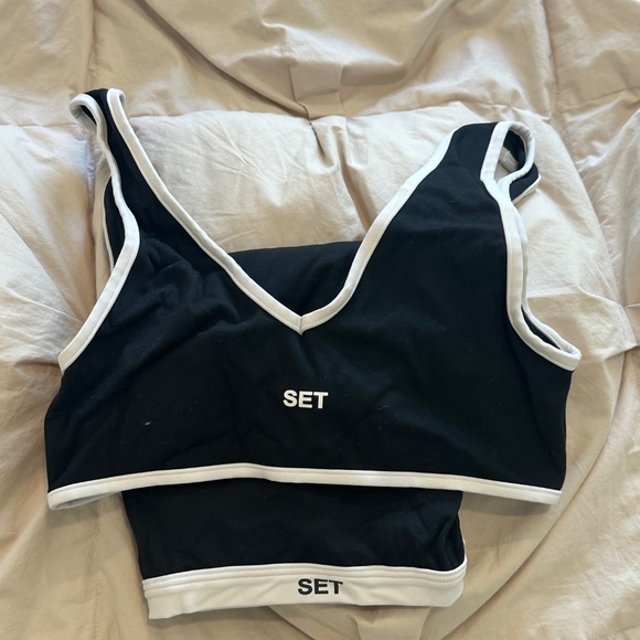 SET ACTIVE Contrast Set ⚡️(Matching sports bra & biker shorts deal!) - Picture 3 of 4